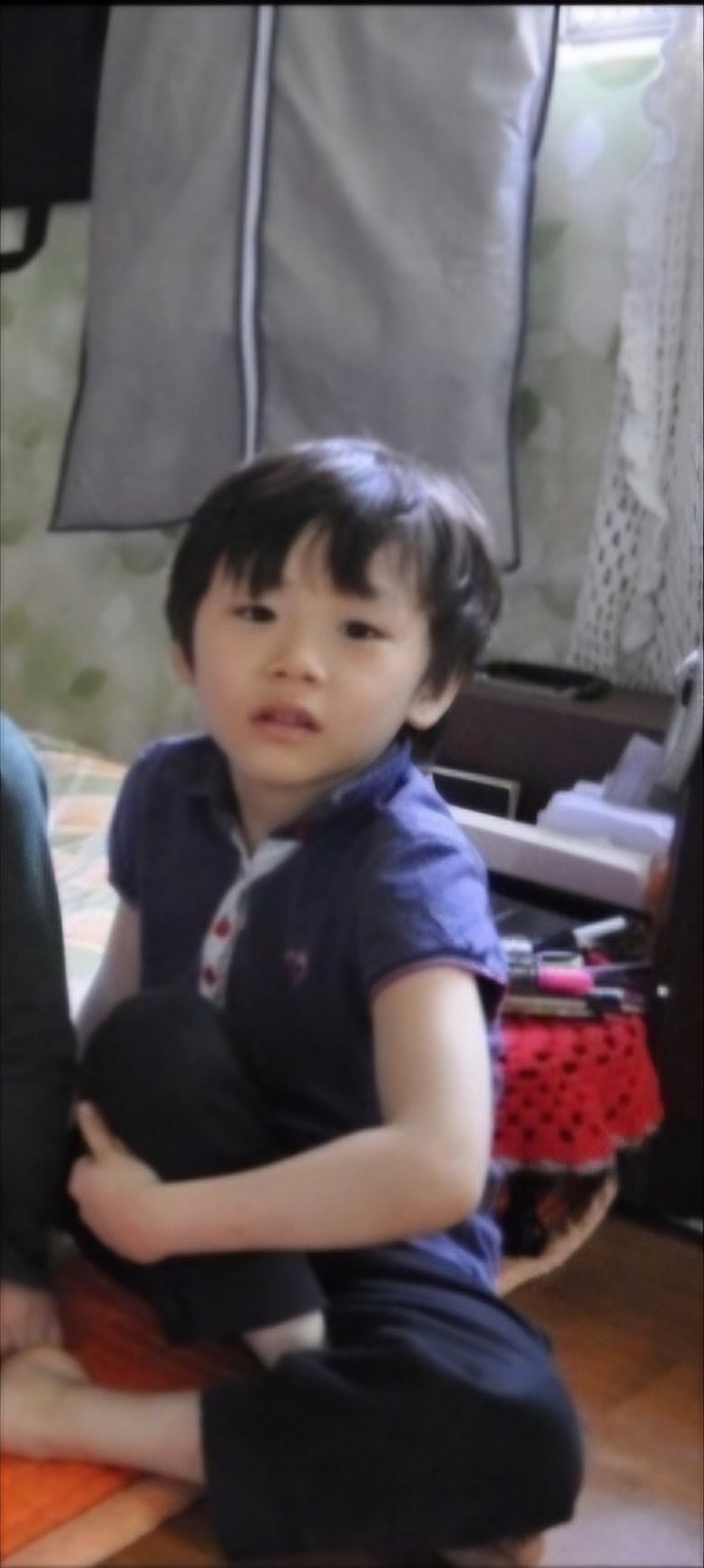 ์นด๋ผํฐ๋ฅผ ์
๊ณ ์์์ ๋์๋ณด๋ ๋๋ฏผ์ด